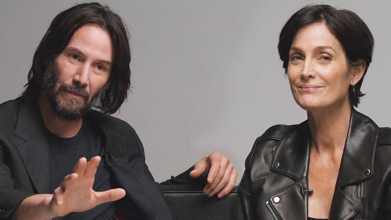 keanu reeves 和 carrie-anne moss 再次饰演了尼奥和崔妮蒂,真人演员