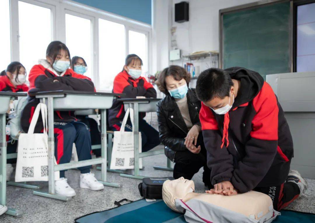 廊下中学这场"生命必修课"让师生"救"在身边_急救_培训_知识