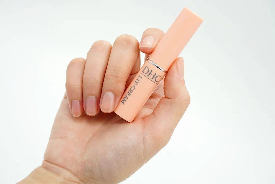 双唇畅销20年,爆卖1.4亿支DHC唇膏!拯救冬日大干唇,脱皮、干裂不见了