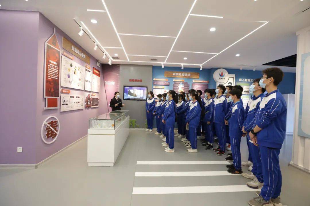 赞桂平这一座灯塔专门为青少年而建造