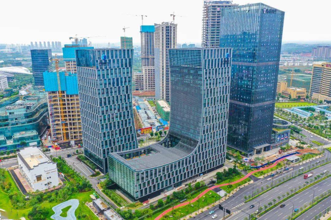 广西建工大厦1#楼,2#楼工程开工伊始,项目部就确定了"鲁班奖"的创优