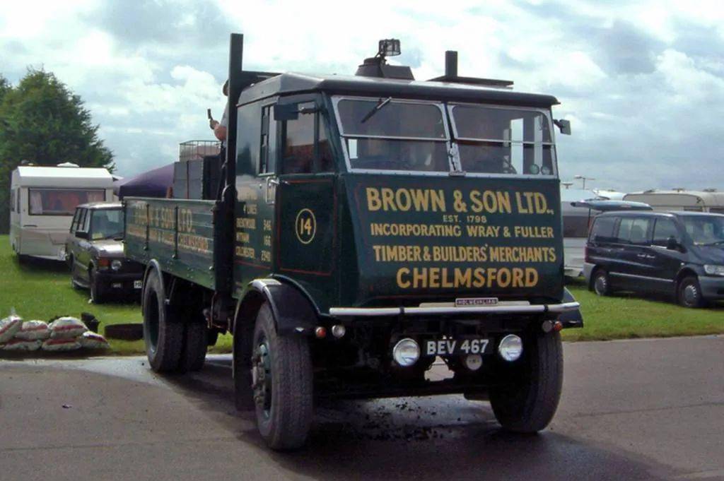 英国蒸汽动力的最后倔强驾驶室里带个大锅炉的哨兵卡车