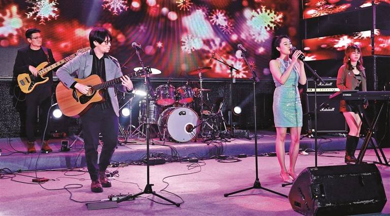 流行乐队音乐会遨游音乐海洋