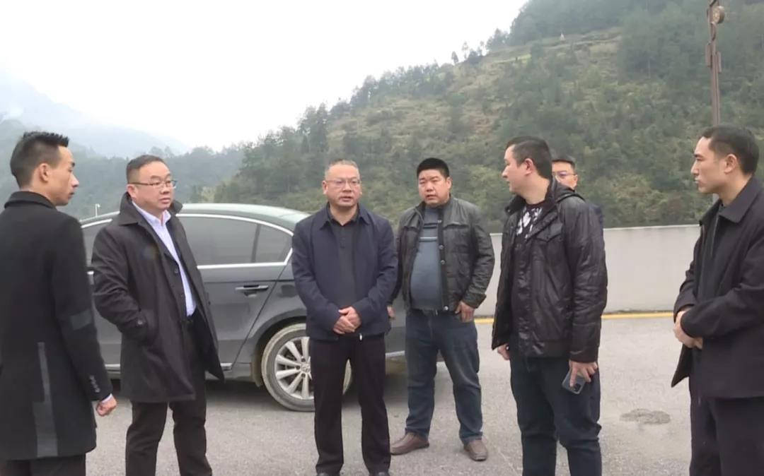 调研中,游美昆一行先后来到大塘镇雷公山隧道口河道