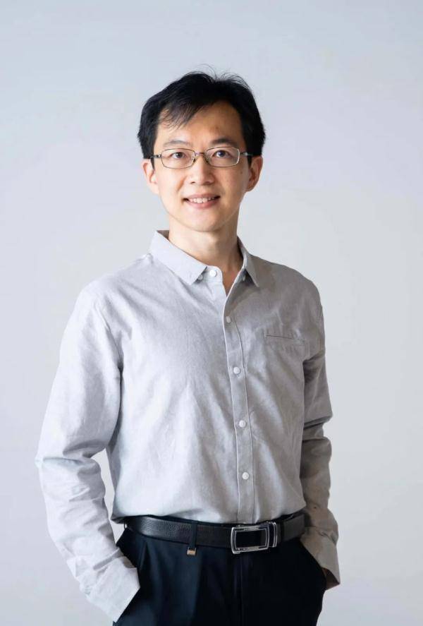 科普|抖音最帅物理学家火了！用播音腔讲宇宙的“十万个为什么”
