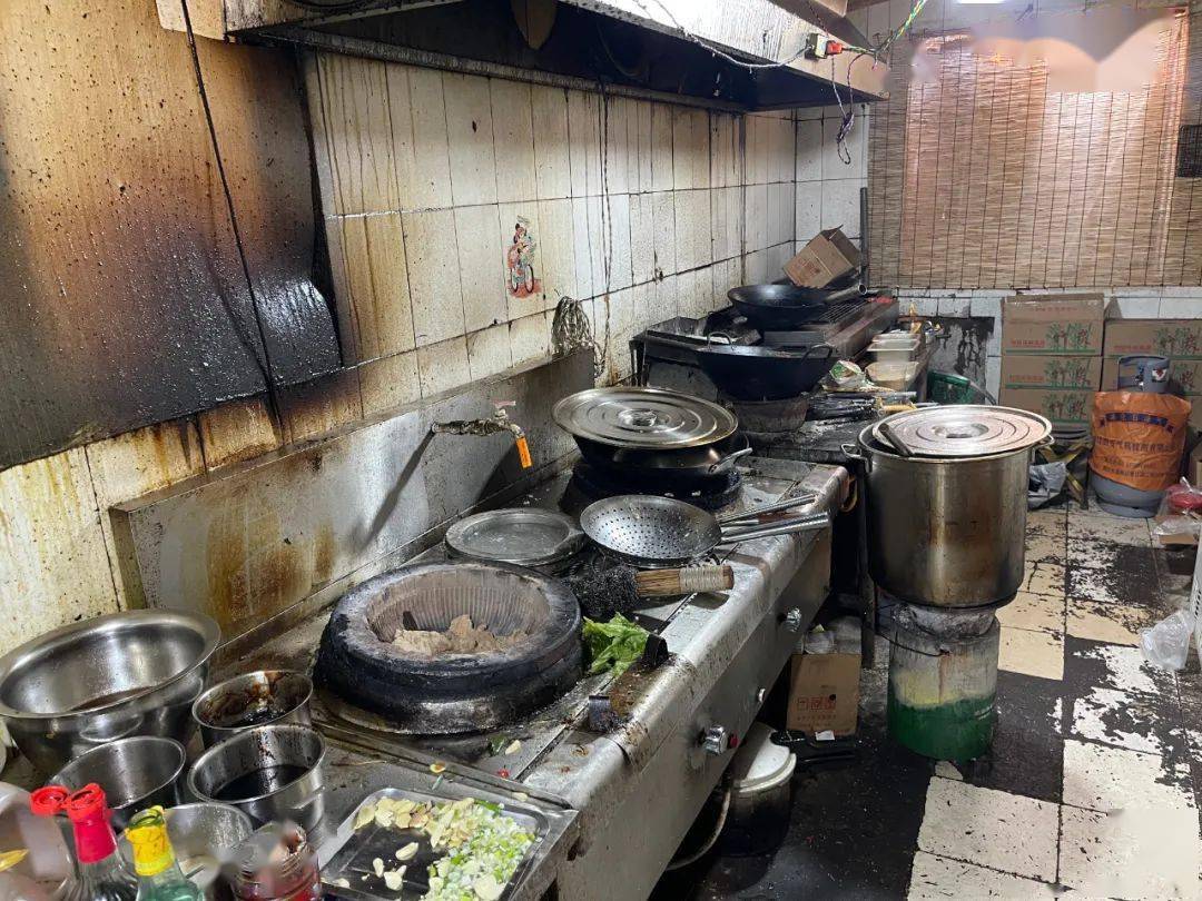 后厨触目惊心日照高新区一烧烤店上了黑榜