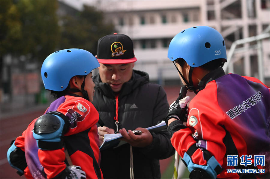 训练|河南沁阳：“轮滑少年”备战冰雪嘉年华