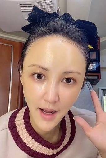 40岁张歆艺大方晒素颜,皮肤细腻却瘦成锥子脸,网友:像刘晓庆_减肥