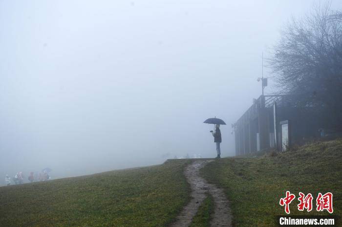 武隆仙女山|雨雾天气笼罩重庆仙女山 呈现朦胧美