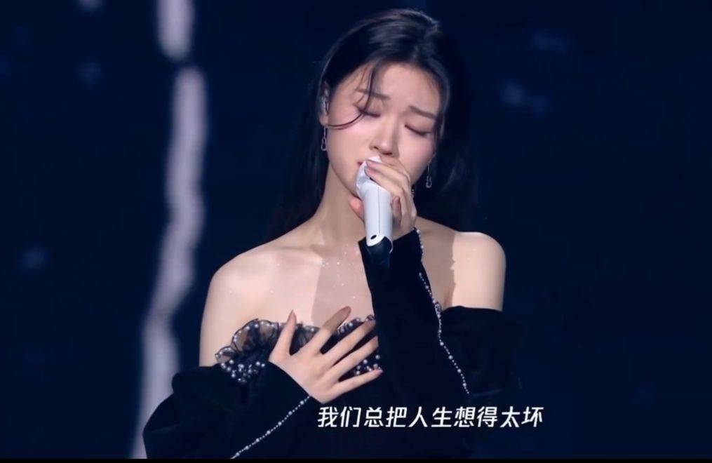周深是因为参加《中国好声音》第三季出道的,因此很多人都说浙江卫视