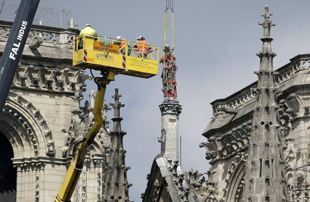 巴黎圣母院内部翻修方案“迪士尼化”？百名公众人物联名抗议