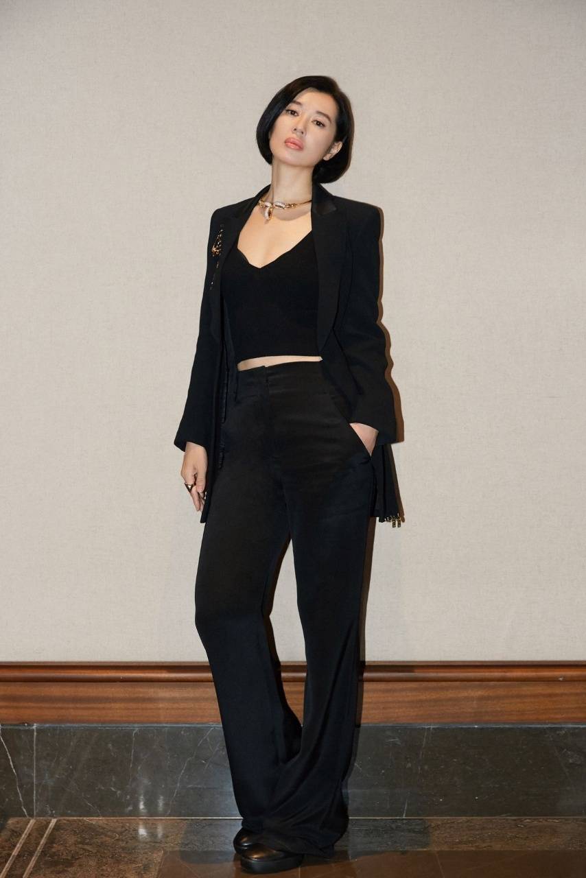 据悉,由余男,吴镇宇主演的短片《阿英》将于近日亮相《导演请指教》