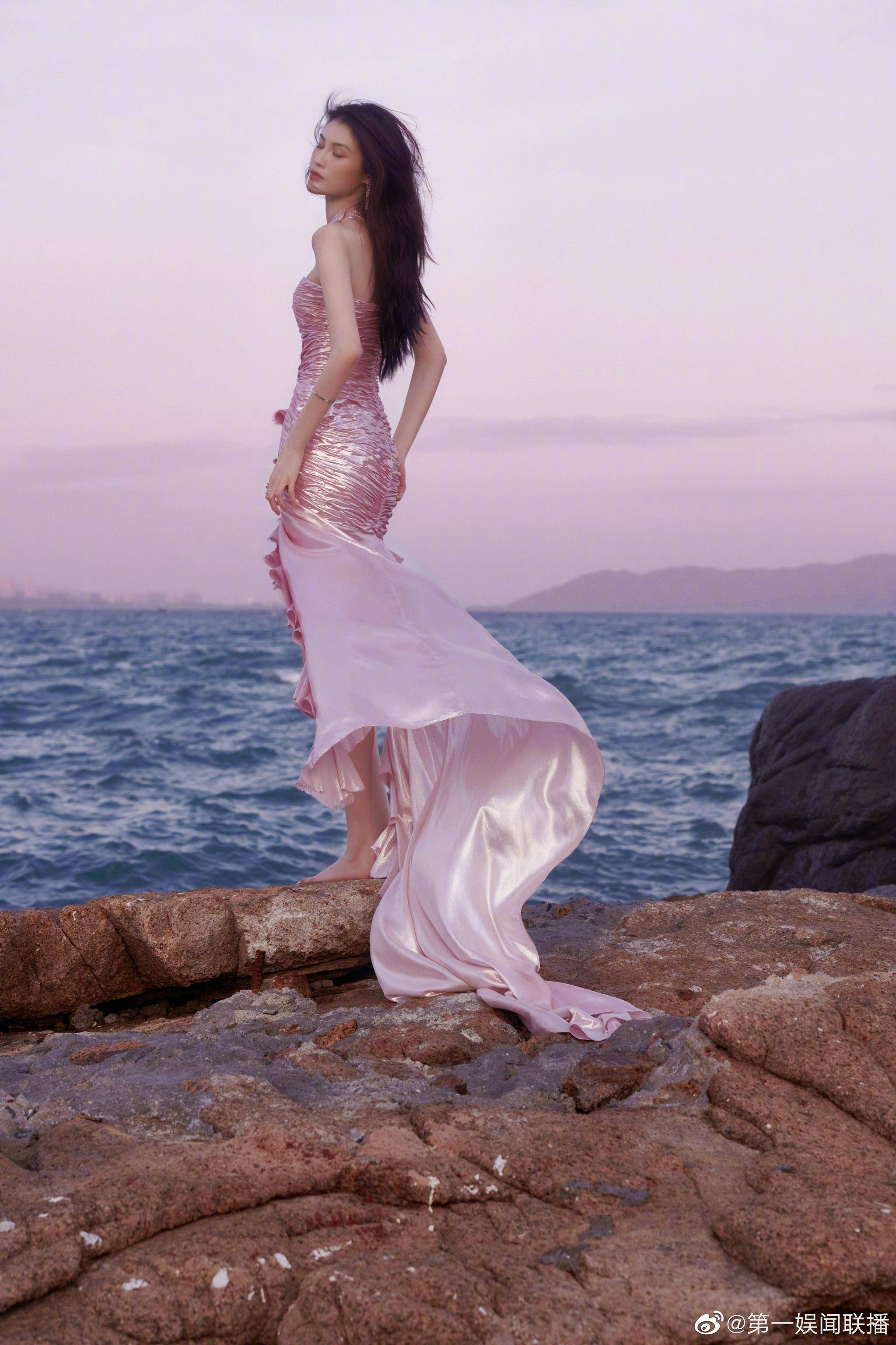 论硬照表现力你可以永远相信何穗……_盛典_氛围_人物