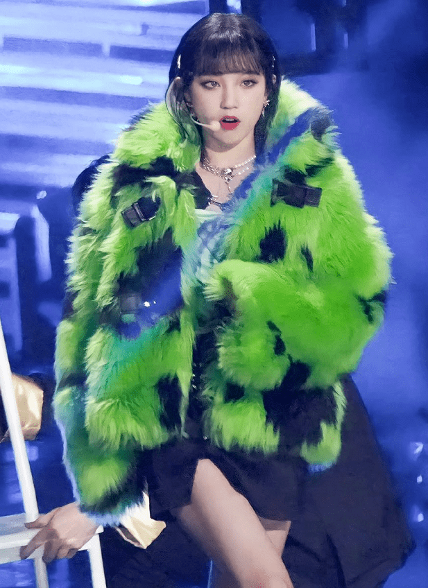 宋雨琦小鸟腿太绝了站直像安上假腿不买保险太可惜