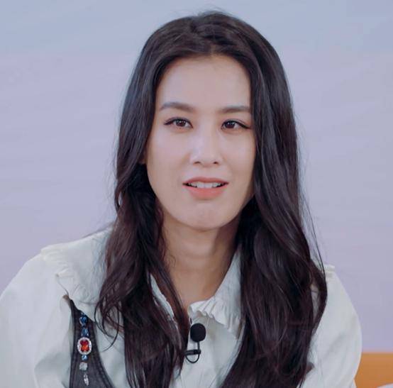 《婆妈》开播,阔太黄圣依不顾家,侯佩岑装嗲,侯妈对女婿有芥蒂