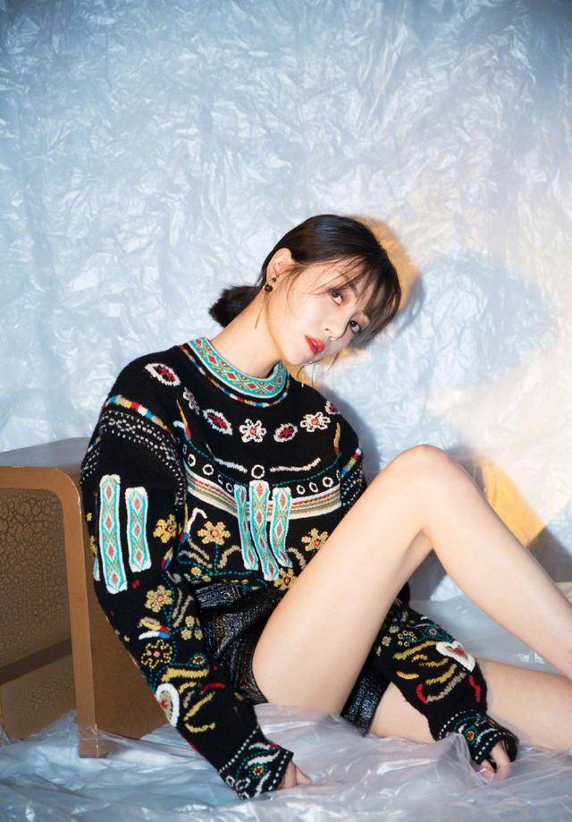 李溪芮不愧是长腿精一身黑穿搭秀腿180大长腿都能出道了