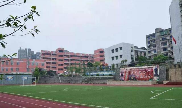 中梁实验学校地址:沙坪坝区学堂湾1号沙坪坝区汇育学校位于重庆市