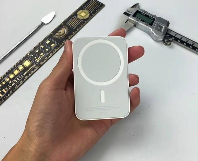 苹果magsafe外接电池暴力拆解看完直接劝退