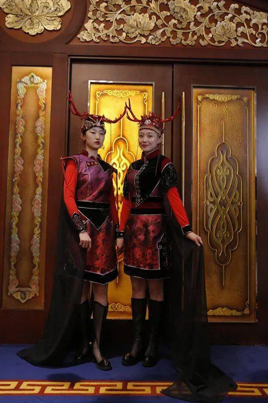 金景怡不走寻常路的少数民族服饰设计师