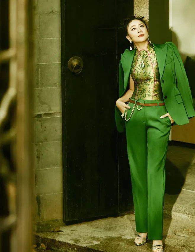 这才是优质女性的打扮西装旗袍中西合璧优雅大气