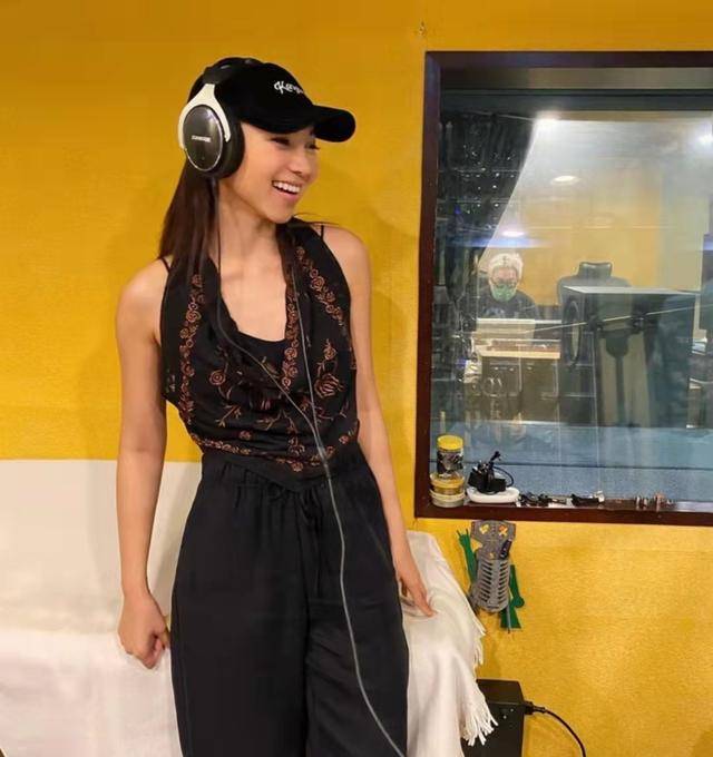 香港人气歌手aga一周进两次急诊,因通宵工作导致肺部不适_身体_作品