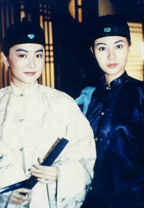 林青霞 李嘉欣 林青霞不管是五官还是气质都很周正,和其他人比真的太