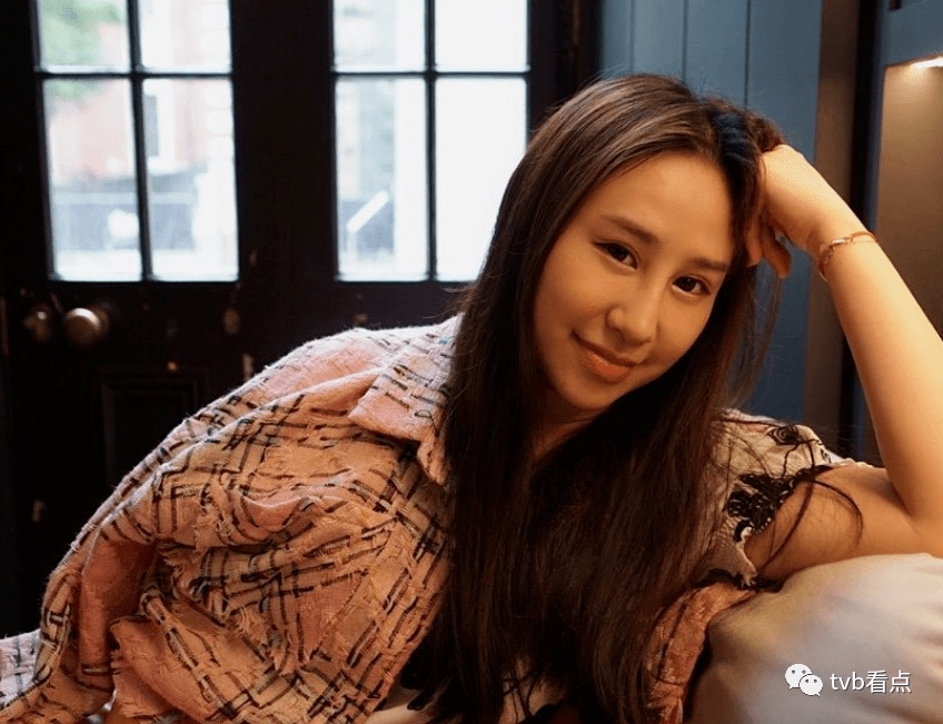 在她对娱乐圈心灰意冷之际,林润生向她求婚,不想再浪费青春的她,果断