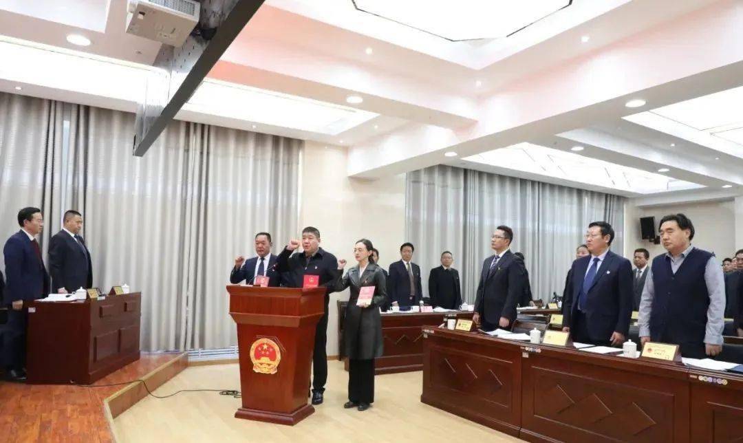 玉树州人大常委会通过一批人事任免杨晓伟任玉树州乡村振兴局局长