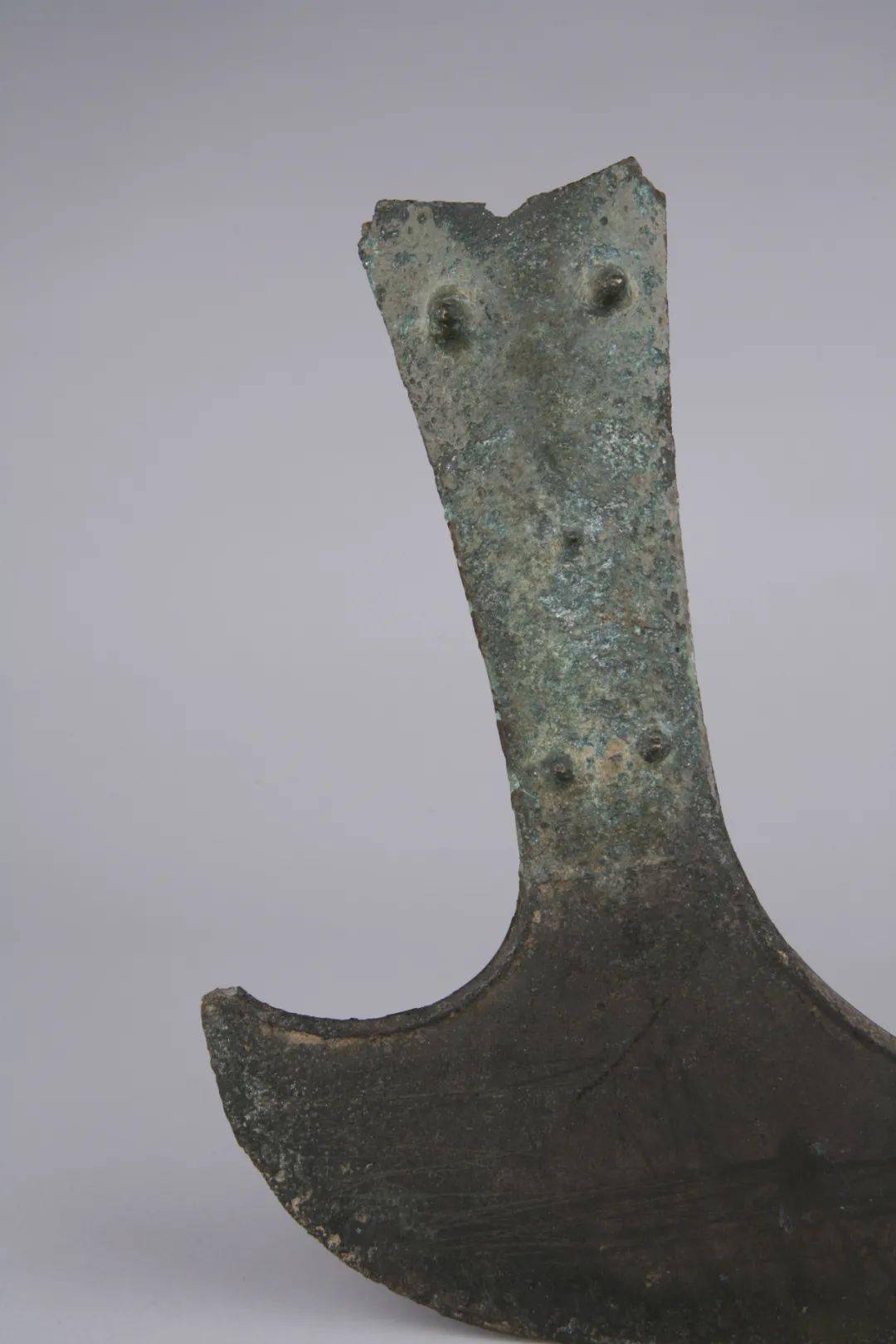 战国乳钉十字纹靴形铜钺国家一级文物展之五