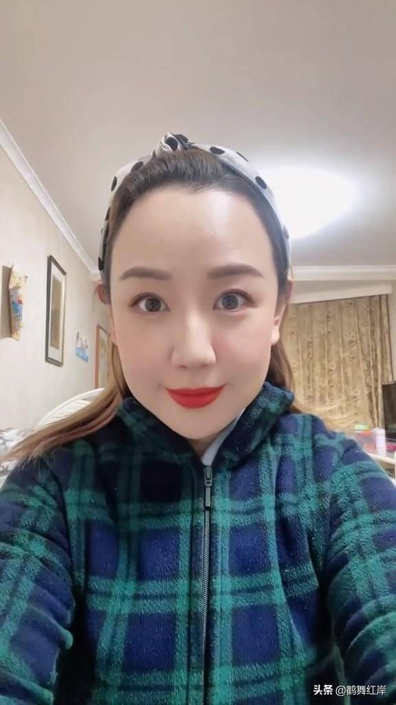 我爱我家贾圆圆已结婚十周年育有一儿一女现为两个娃的妈