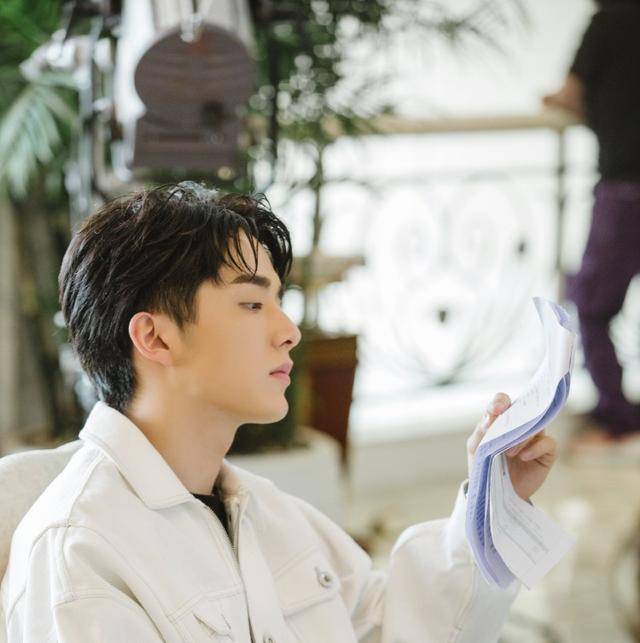 吴宣仪、张新成两人迎来新剧，鞠婧祎新剧上映，又迎来新剧开机！