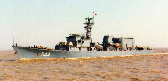 544号旅顺舰第一艘有直升机的护卫舰开海军反潜护卫舰之先河