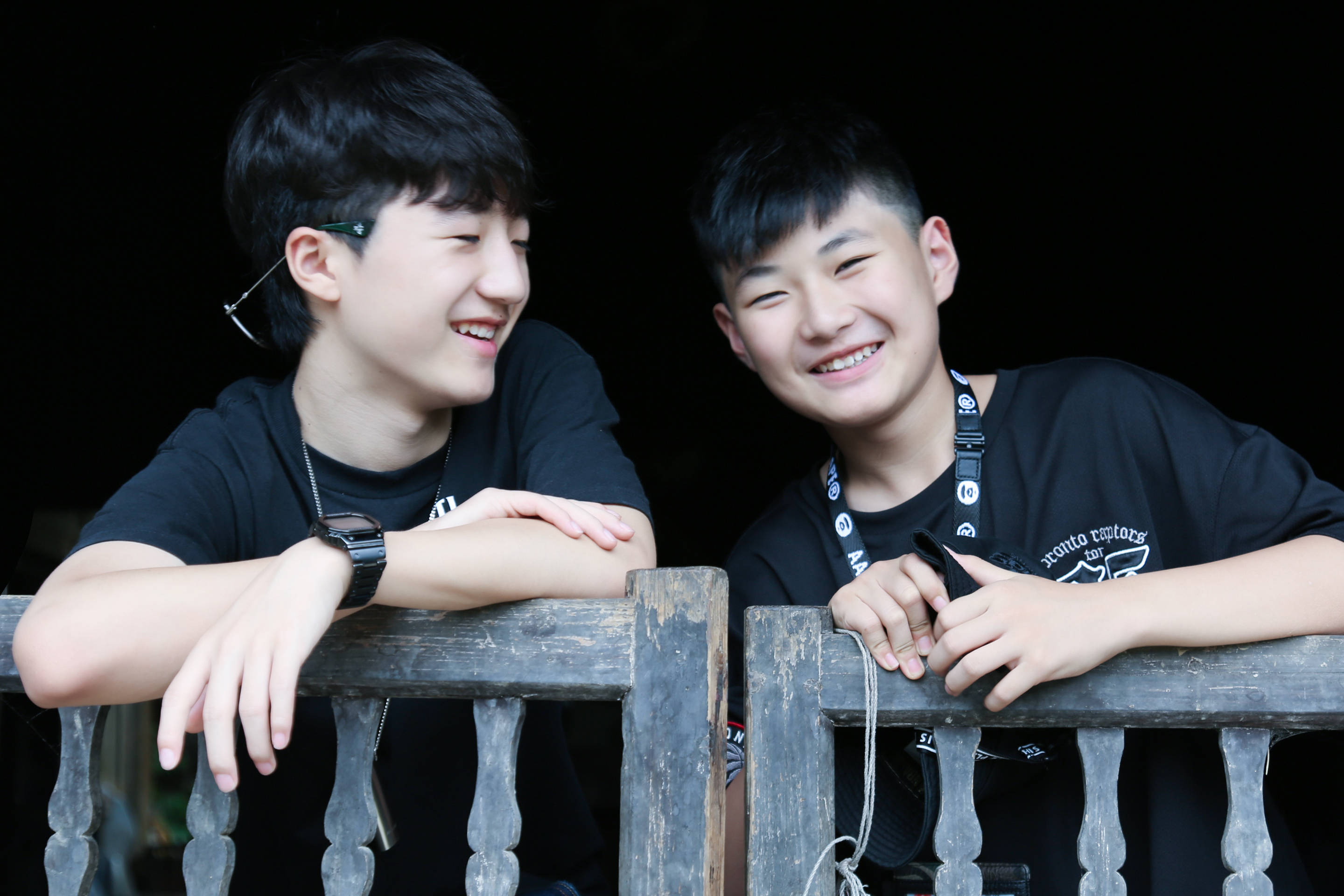 近日,《变形计》第十八季城市主人公鲍嘉诚带弟弟张绘宇再次去到湖南