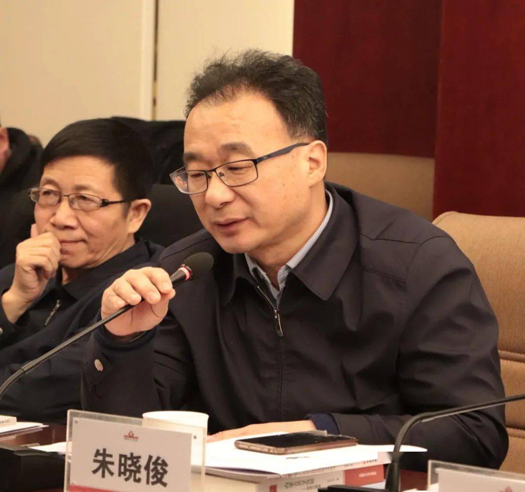 会上,内蒙古学研究会会长胡益华介绍了内蒙古学研究会,内蒙古学研究