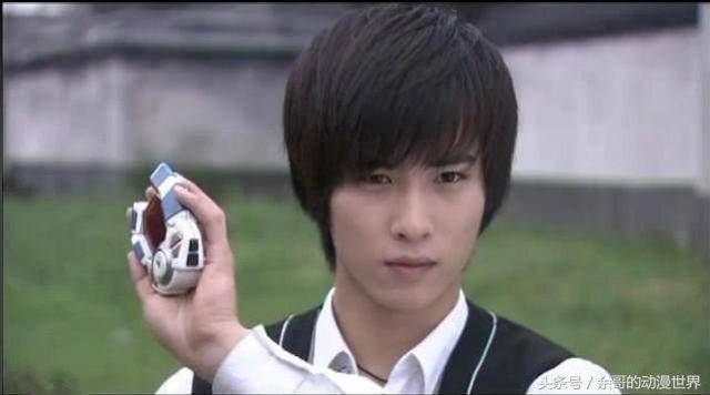 虽然实力很强,但是人品不怎么样,还想跟炎龙侠抢夺队长席位,当坤中想