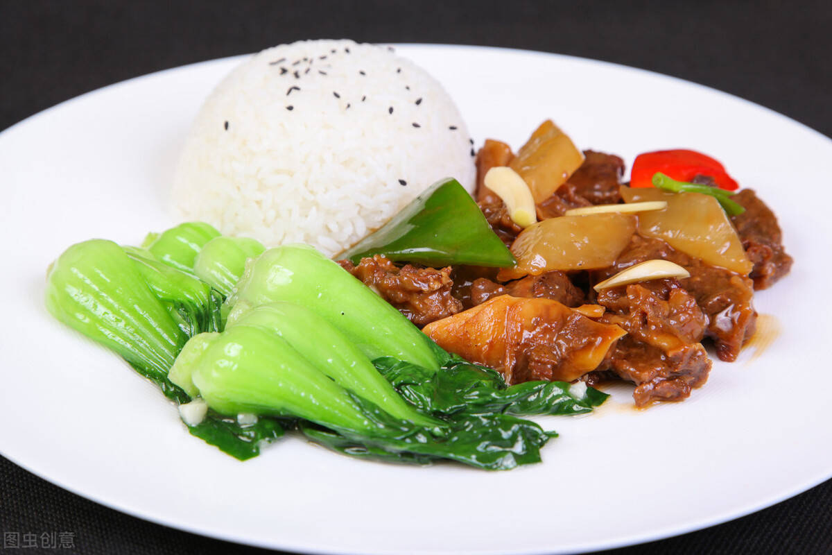 黑椒牛柳盖浇饭