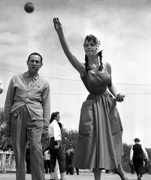 碧姬芭铎和梦露媲美的绝世尤物