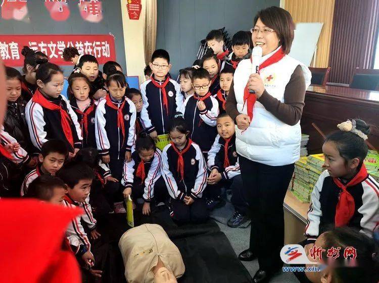 忻州交通广播携手爱心企业开展爱心助学暖冬行动公益活动