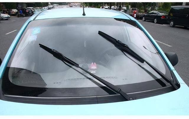 汽车雨刮器多久换一次才合适?听听老司机怎么说_搜狐汽车_搜狐网