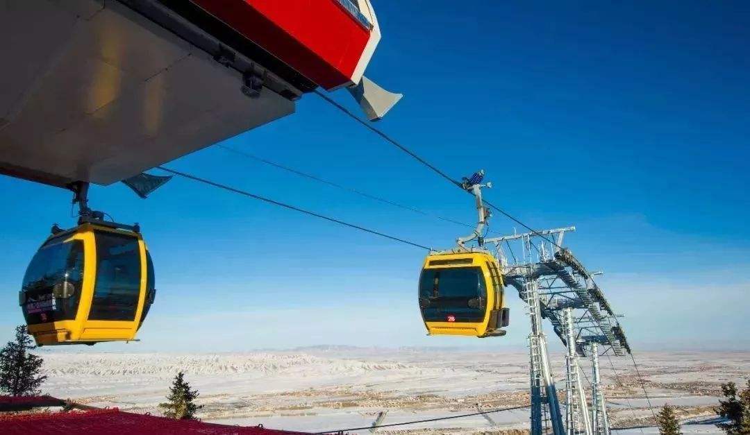游览丝绸之路国际度假区三条高速缆车体验全程度假滑雪胜地
