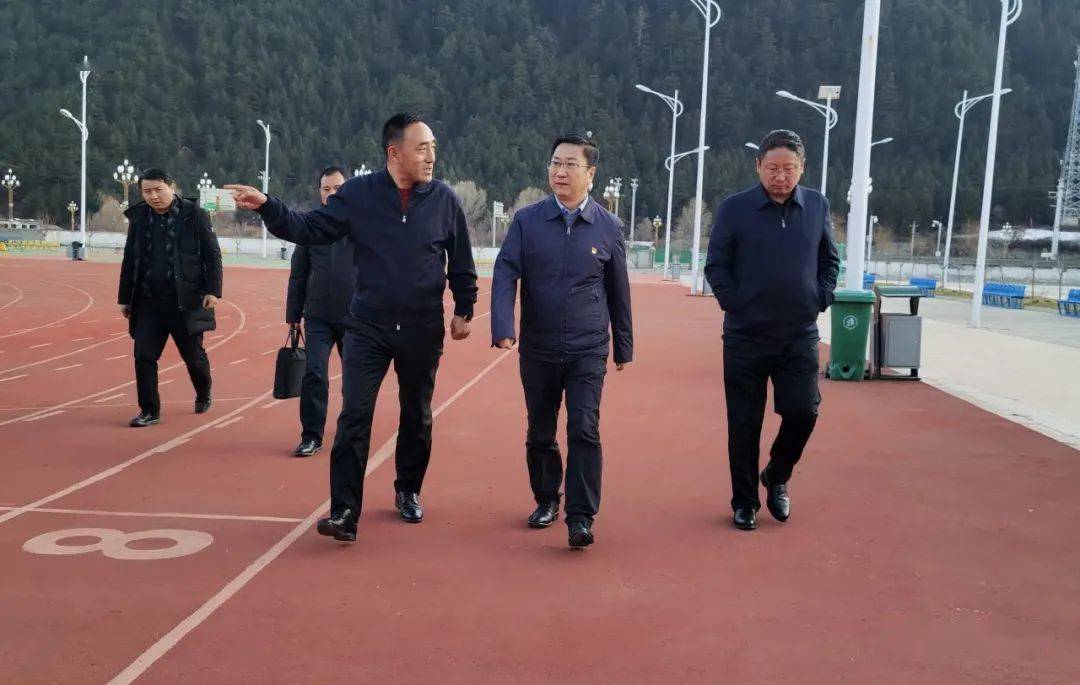 杨君深入迭部县调研城市提升打造工作