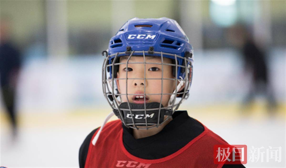 努力拼搏不惧伤痛武汉这个冰球小将梦想在世界赛场为国争光