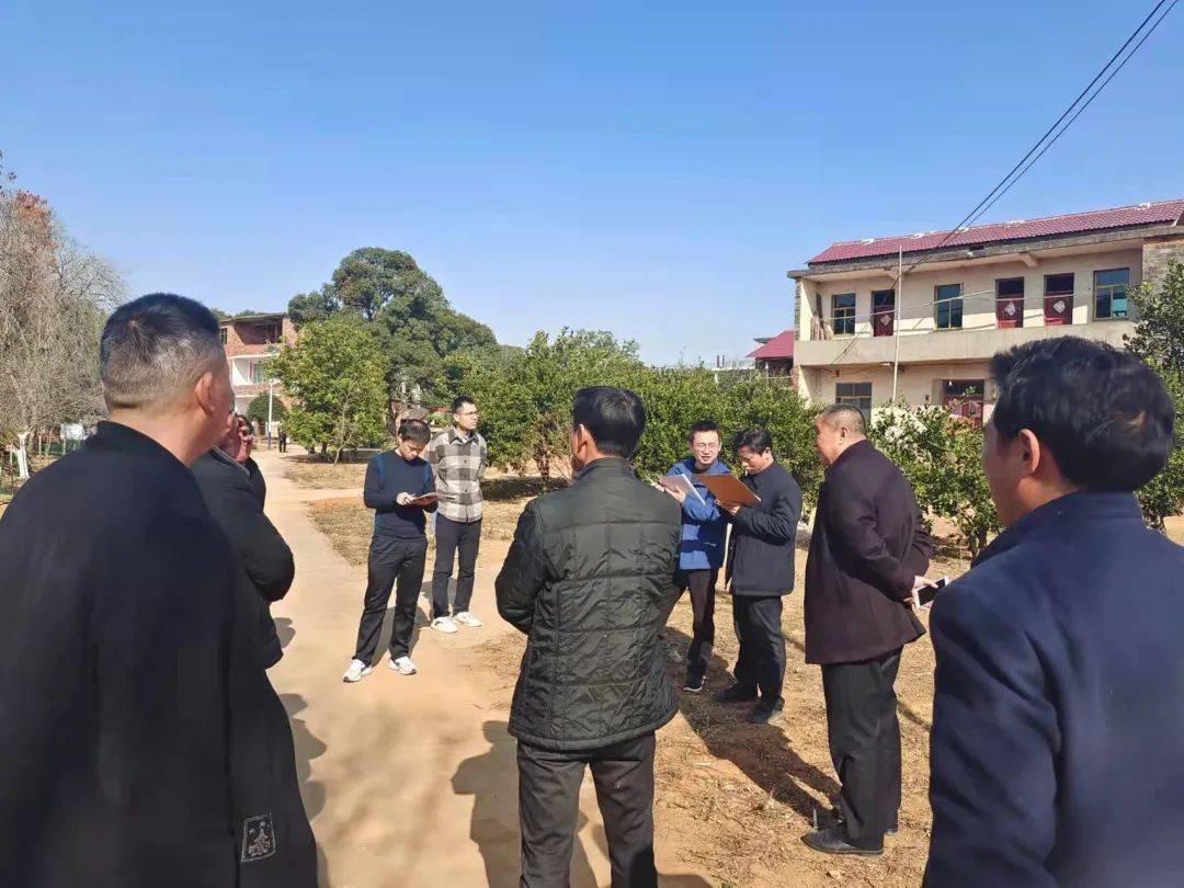 从第一站田南村委会宋家垅到最后一站三岸村委会谭家村,每到一处,仔细