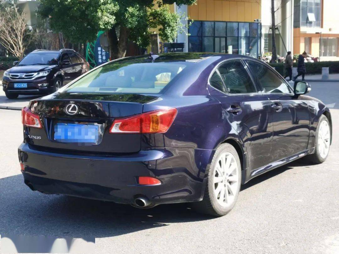 2010年雷克萨斯is30030lv6后驱进口版