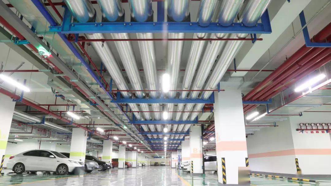 整齐划一,排布合理的地下车库综合管线益民大厦项目位于乌鲁木齐市