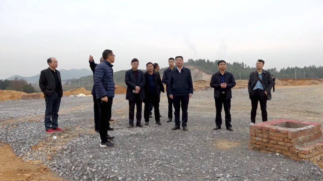 12月20日,县委副书记,县长黄力到产业开发区调研项目建设情况.