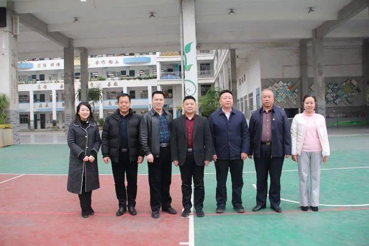 校园新闻构建和谐校园打造师资强校提升师生幸福感鱼峰区领导赴东环路