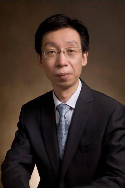 吴健精医术诚医德