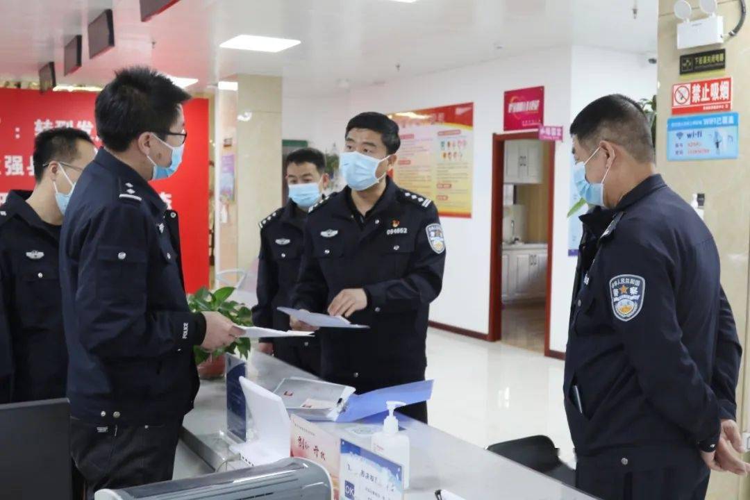 崔滨实地查看出入境办证窗口,交警窗口,综合窗口,听