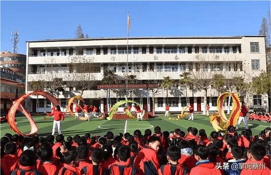 传承非遗魅力弘扬传统文化抖空竹展演走进驻马店第二实验小学